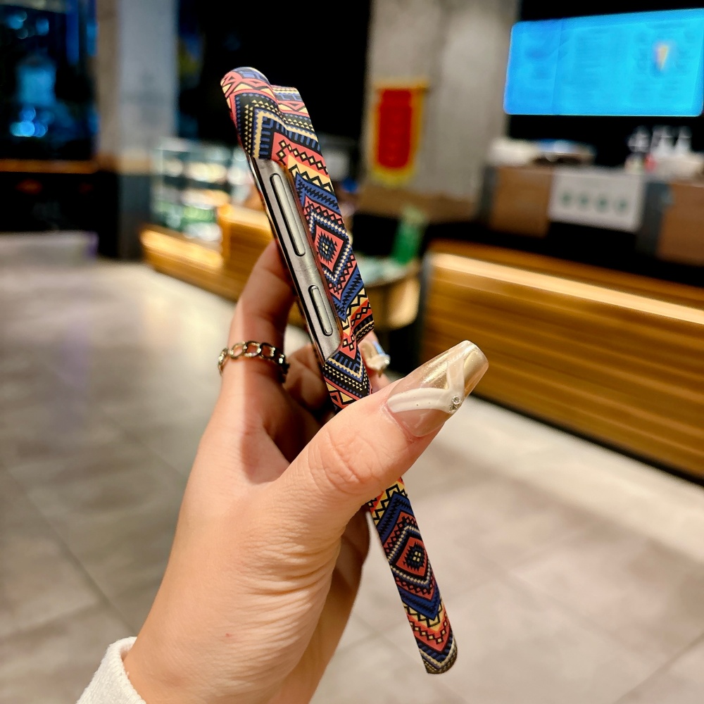 غطاء هاتف أصلي بتصميم ألياف ال - مراجعة Huawei Pura 70 وسعره