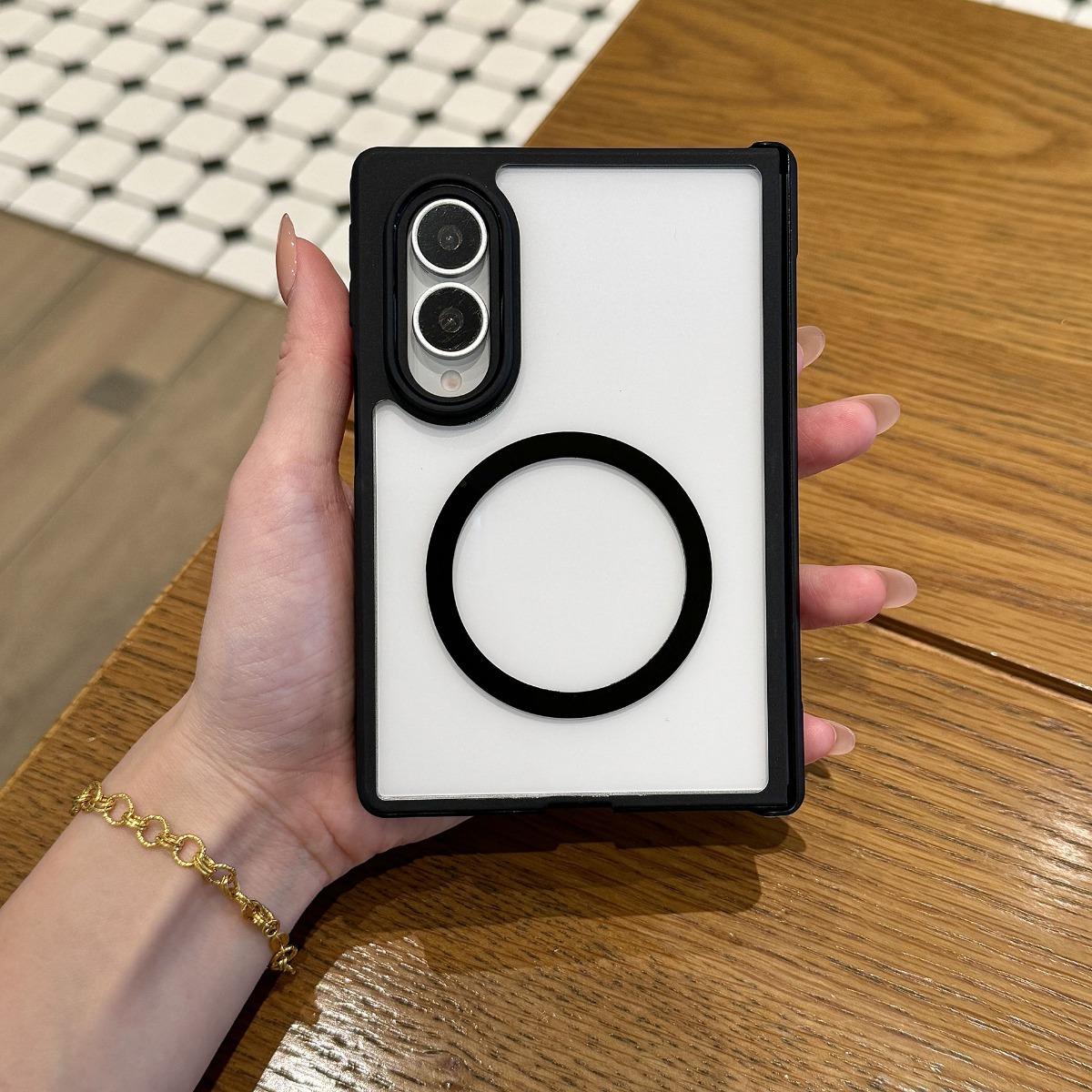 غطاء هاتف صلب شفاف غير لامع لس - مراجعة Clear Magsafe Case وسعره
