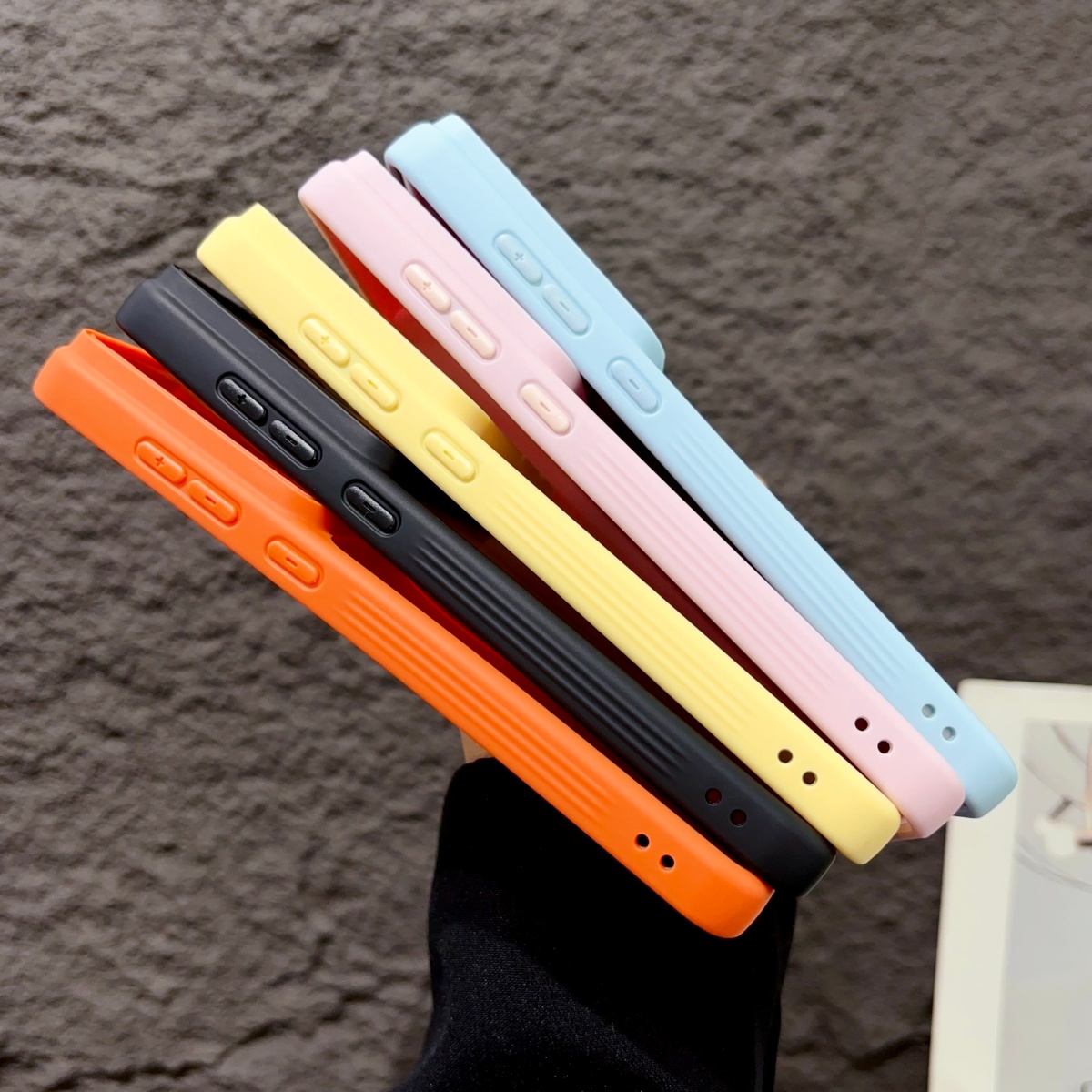 غطاء هاتف مغناطيسي شفاف بلون ا - مراجعة Clear Magsafe Case وسعره